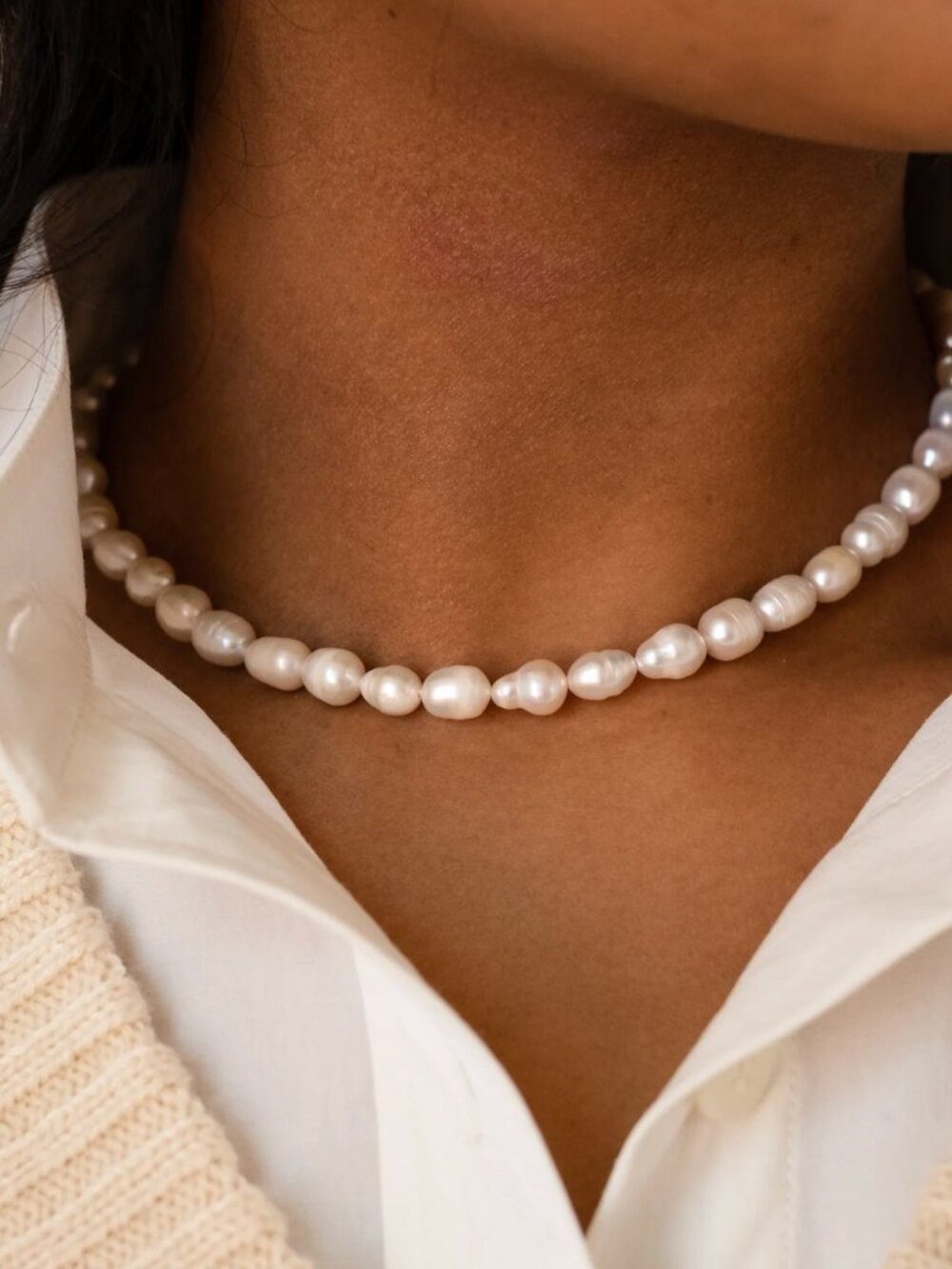 Caitlyn Minimalist Bold Oval Pearl Choker Necklace